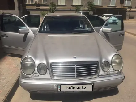 Mercedes-Benz E 200 1997 года за 2 400 000 тг. в Астана – фото 5