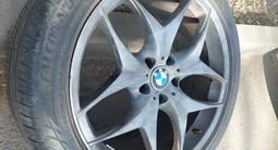 Диски и шины на BMW R20 комплект за 270 000 тг. в Алматы