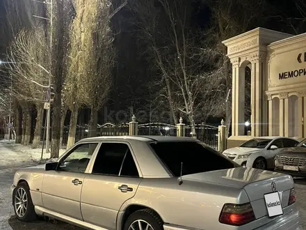 Mercedes-Benz E 320 1994 года за 3 300 000 тг. в Алматы – фото 2