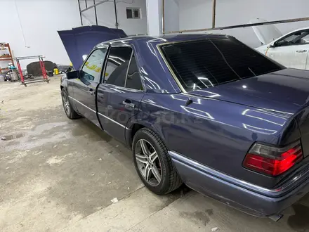 Mercedes-Benz E 220 1994 года за 2 800 000 тг. в Туркестан