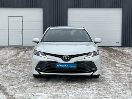 Toyota Camry 2021 года за 13 710 000 тг. в Астана – фото 2