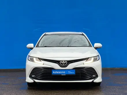 Toyota Camry 2019 года за 12 190 000 тг. в Алматы – фото 2