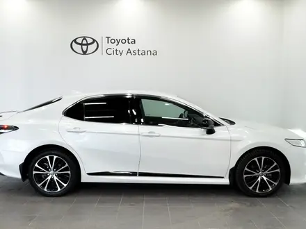 Toyota Camry 2020 года за 14 500 000 тг. в Астана – фото 18