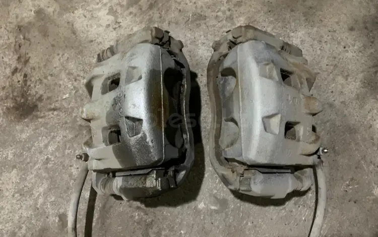 Передний суппорт на Subaru Tribeca, Субару трибека за 15 000 тг. в Алматы