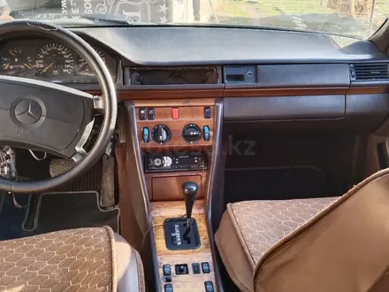 Mercedes-Benz E 260 1991 года за 600 000 тг. в Алматы – фото 4