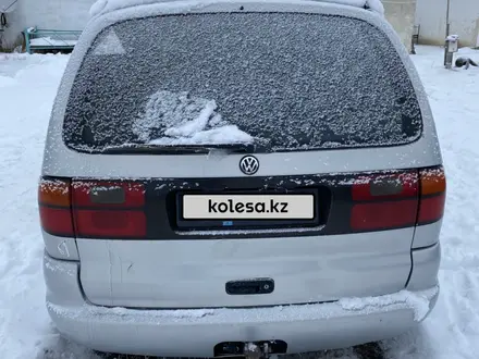 Volkswagen Sharan 1997 года за 1 200 000 тг. в Уральск – фото 3