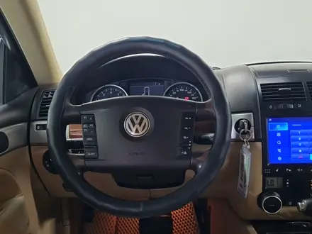 Volkswagen Touareg 2008 года за 6 300 000 тг. в Алматы – фото 13