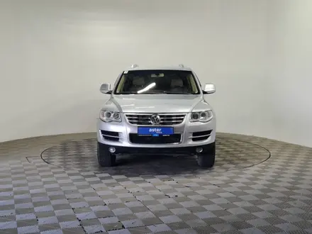 Volkswagen Touareg 2008 года за 6 300 000 тг. в Алматы – фото 2