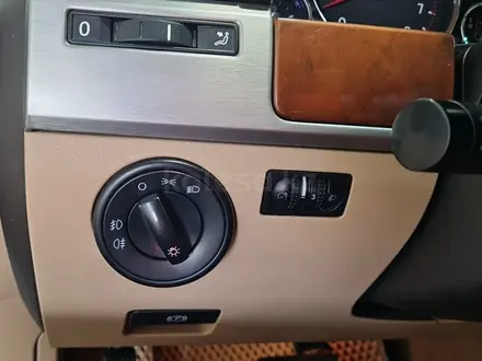Volkswagen Touareg 2008 года за 6 300 000 тг. в Алматы – фото 24