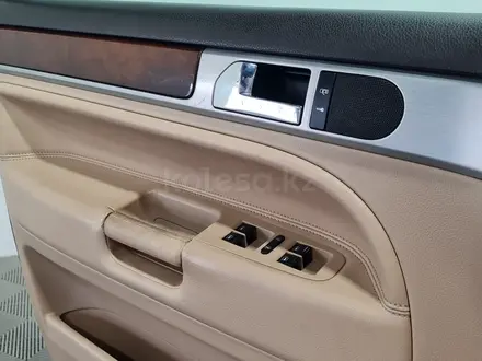 Volkswagen Touareg 2008 года за 6 300 000 тг. в Алматы – фото 25