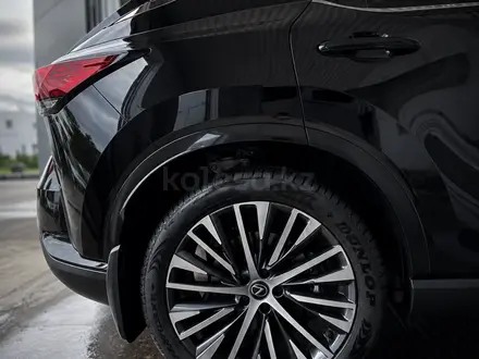 Lexus RX 350 2023 года за 33 900 000 тг. в Актобе – фото 4