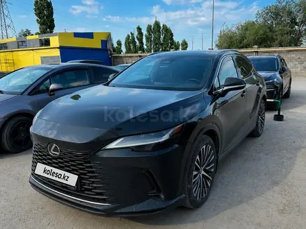 Lexus RX 350 2023 года за 33 900 000 тг. в Актобе