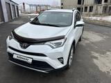 Toyota RAV4 2018 года за 13 300 000 тг. в Усть-Каменогорск – фото 2