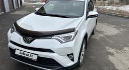 Toyota RAV4 2018 года за 13 000 000 тг. в Усть-Каменогорск – фото 2