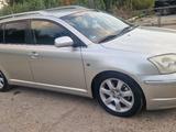Toyota Avensis 2004 года за 3 500 000 тг. в Уральск – фото 2