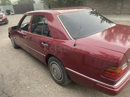 Mercedes-Benz E 200 1993 года за 1 500 000 тг. в Каскелен – фото 4