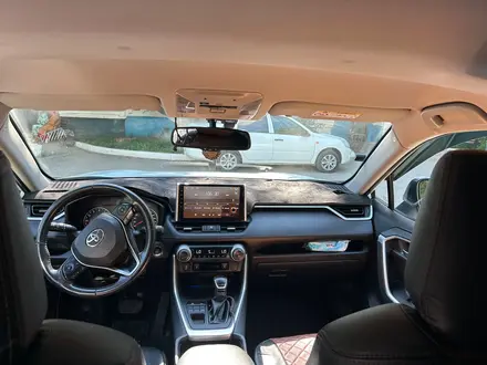 Toyota RAV4 2020 года за 14 000 000 тг. в Актобе – фото 4