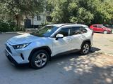 Toyota RAV4 2020 года за 14 000 000 тг. в Актобе – фото 2