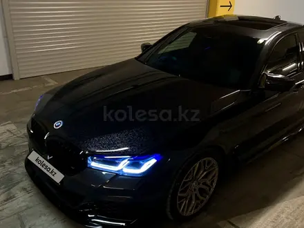 BMW 540 2018 года за 26 000 000 тг. в Алматы – фото 3