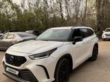 Toyota Highlander 2023 года за 24 000 000 тг. в Алматы – фото 2