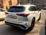 Toyota Highlander 2023 года за 24 000 000 тг. в Алматы – фото 5