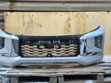 Передний бампер Mitsubishi L200 за 400 000 тг. в Алматы – фото 6