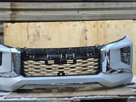 Передний бампер Mitsubishi L200 за 400 000 тг. в Алматы – фото 7