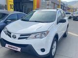 Toyota RAV4 2015 года за 7 400 000 тг. в Актобе – фото 5