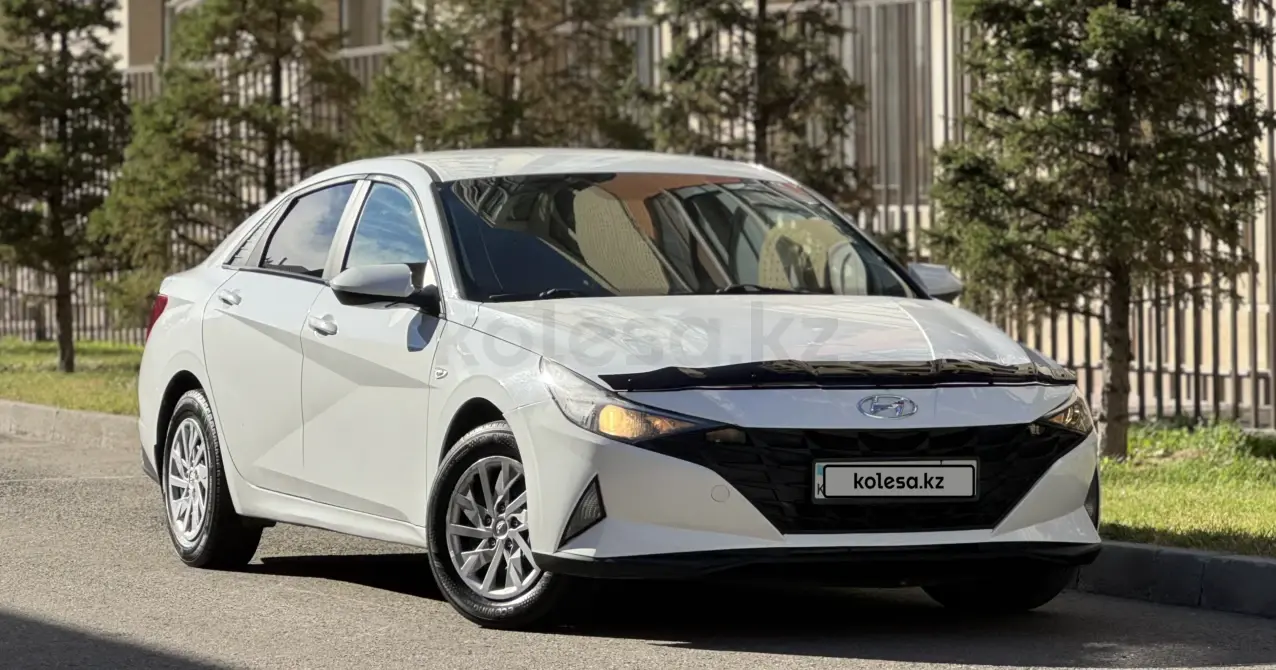 Hyundai Elantra, 2022