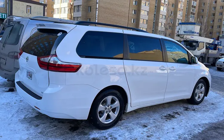 Toyota Sienna 2017 года за 11 500 000 тг. в Астана