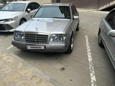 Mercedes-Benz E 280 1994 года за 3 700 000 тг. в Актау – фото 3