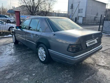 Mercedes-Benz E 200 1993 года за 1 600 000 тг. в Шымкент – фото 3