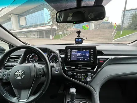 Toyota Camry 2021 года за 15 900 000 тг. в Алматы – фото 9