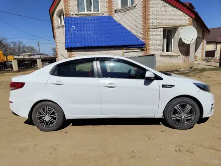 Kia Rio 2015 года за 5 500 000 тг. в Атырау – фото 3