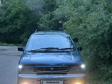 Nissan Prairie Joy, 1998