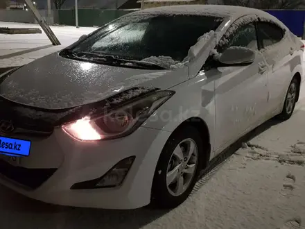 Hyundai Elantra 2015 года за 6 700 000 тг. в Атырау – фото 2