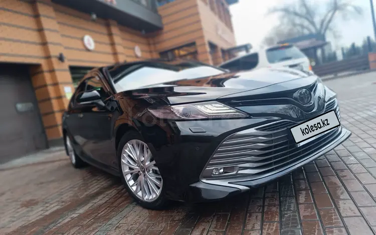 Toyota Camry 2021 года за 18 300 000 тг. в Алматы