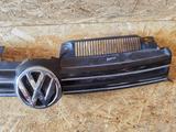 Решетка радиатора Volkswagen Golf VI за 35 000 тг. в Шымкент – фото 2