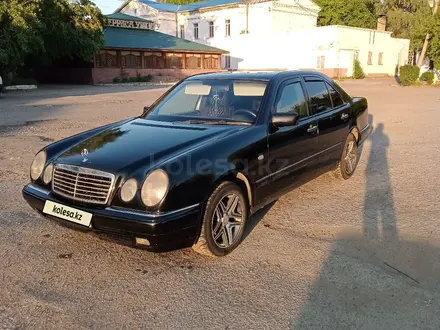 Mercedes-Benz E 200 1997 года за 2 500 000 тг. в Павлодар – фото 3