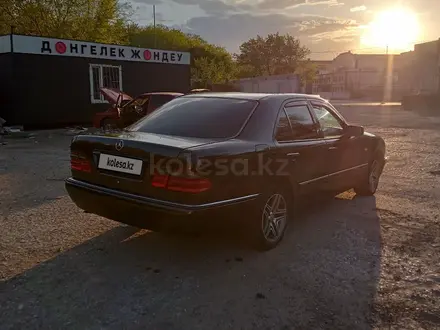 Mercedes-Benz E 200 1997 года за 2 500 000 тг. в Павлодар – фото 6