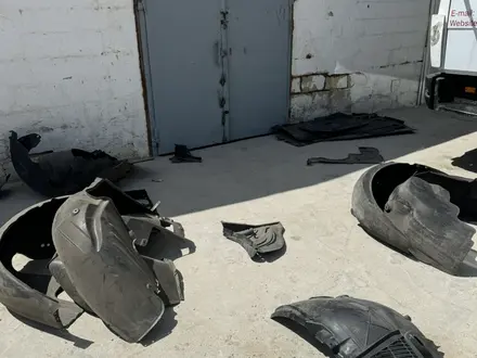 Подкрыльник на Bmw за 15 000 тг. в Актау – фото 2