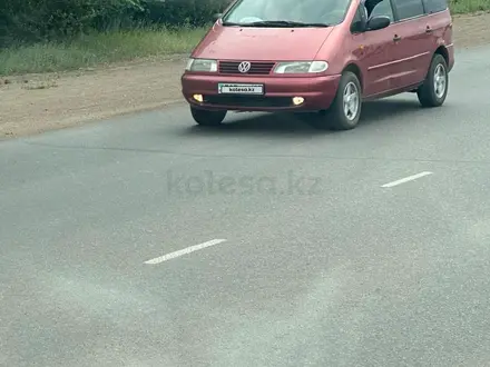 Volkswagen Sharan 1997 года за 3 200 000 тг. в Уральск – фото 4