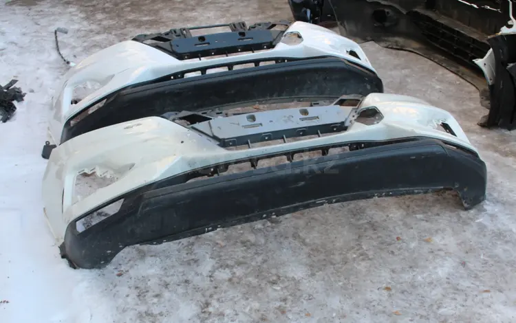 Бампер передний nissan qashqai J 11 за 75 000 тг. в Караганда