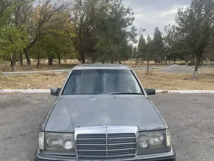 Mercedes-Benz E 260 1990 года за 1 700 000 тг. в Шымкент