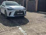 Lexus RX 350h 2025 года за 43 000 000 тг. в Актобе – фото 2