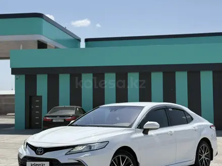 Toyota Camry 2021 года за 14 300 000 тг. в Шымкент