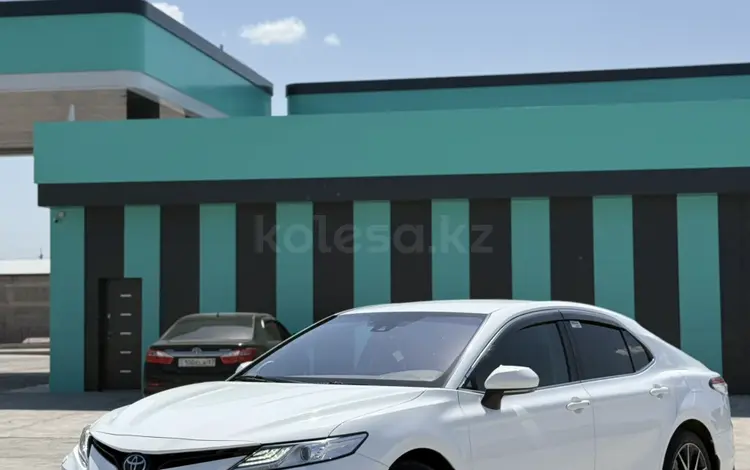 Toyota Camry 2021 года за 14 300 000 тг. в Шымкент
