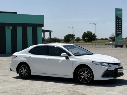 Toyota Camry 2021 года за 14 300 000 тг. в Шымкент – фото 3