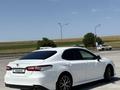 Toyota Camry 2021 года за 14 300 000 тг. в Шымкент – фото 5