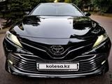 Toyota Camry 2018 года за 14 400 000 тг. в Алматы – фото 2